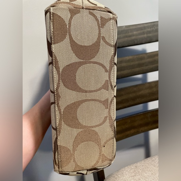 Coach purse. - Picture 3 of 7